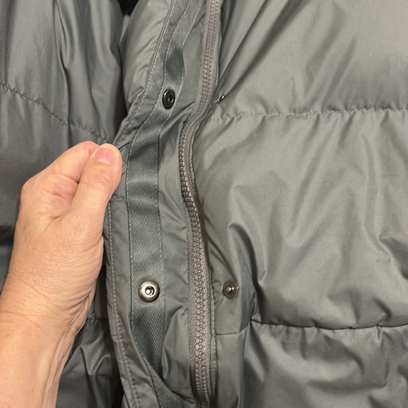 ATHLETA Downtown Vest Metropolis Gray Down Blend Puffer Vest Zippered Pockets - Picture 5 of 6
